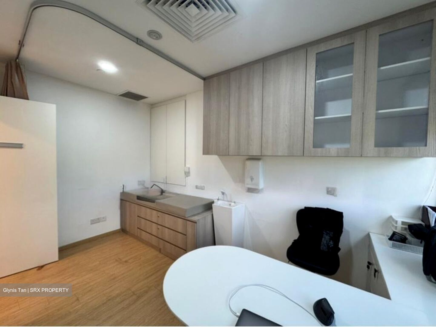 Gleneagles Hospital (D10), Retail #496692631
